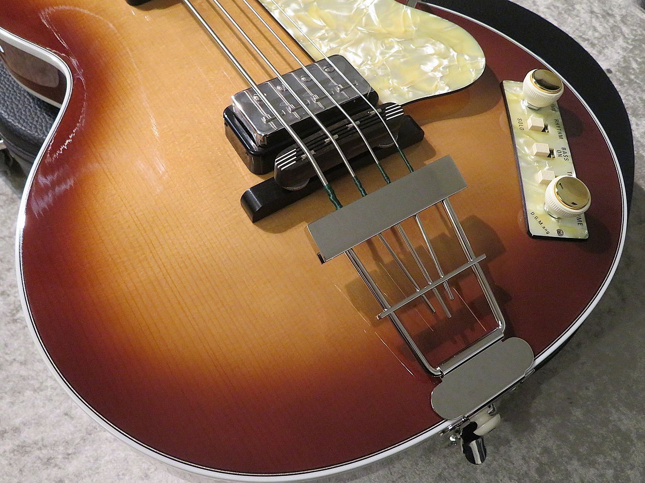 Hofner 【圧巻の美杢個体!!】Club Bass -Sunburst- #Z1104H024【超軽量