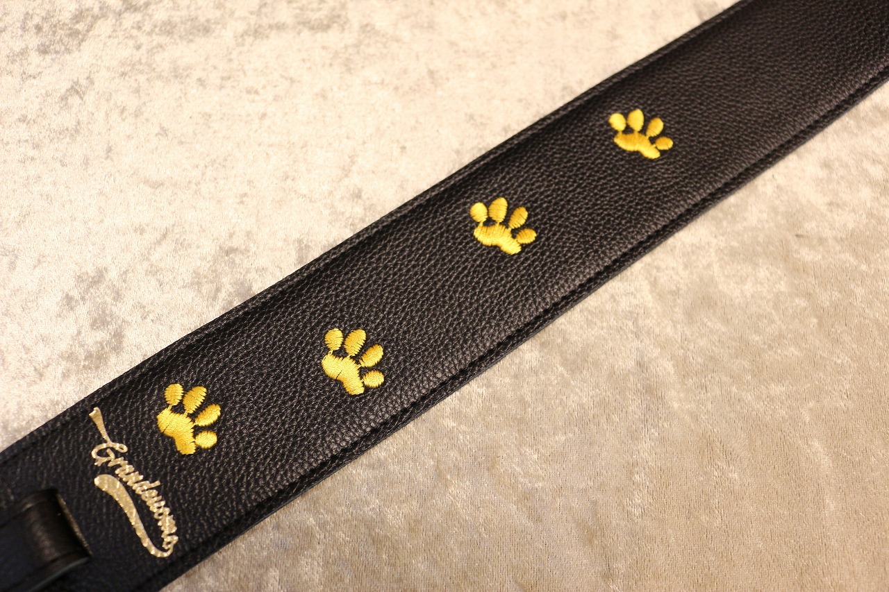 Grande uomo 【特注】耳付き黒ねこ刺繍ストラップ 足跡Version