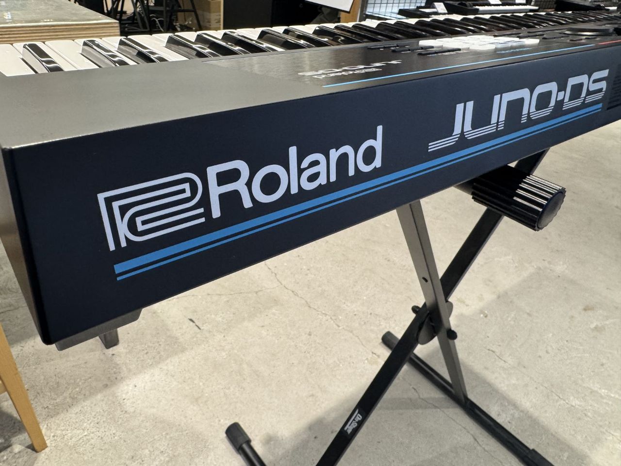 Roland JUNO-DS76 専用ケース＋ダンパーペダルDP10付属（中古