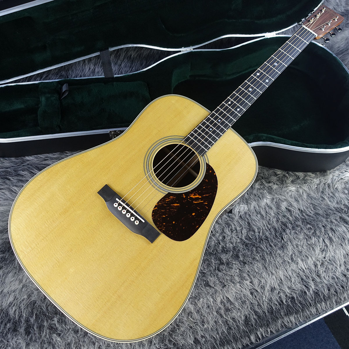 Martin D-28 standard ハードケース付 今週末までの特価です。 Martin D-28 Standard（新品/送料無料）【楽器検索デジマート】