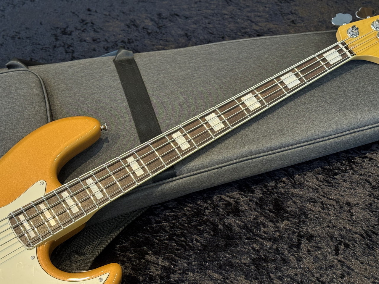 Alnico AMICDシリーズ イエローベース 4弦 Xotic XJ-Core 4st Firemist Gold #25011（新品/送料無料）【楽器検索