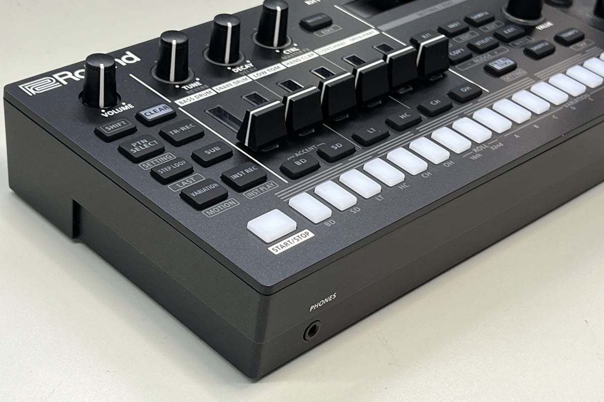 Roland TR-6S 6トラックコンパクト・リズム・マシン-