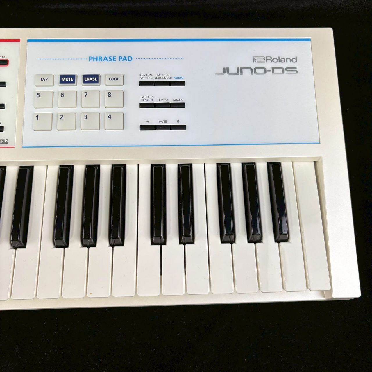 Roland JUNO-DS61W【ケース・サスティーンペダル・シールドケーブル