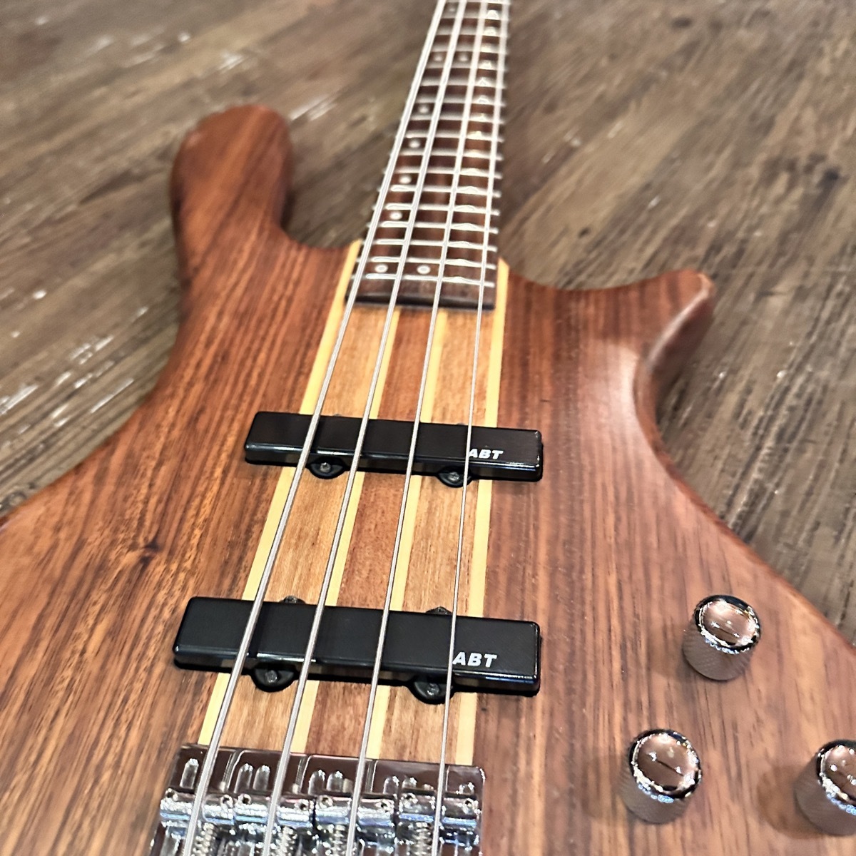 Washburn Taurus T24 Electric bass（中古/送料無料）【楽器検索