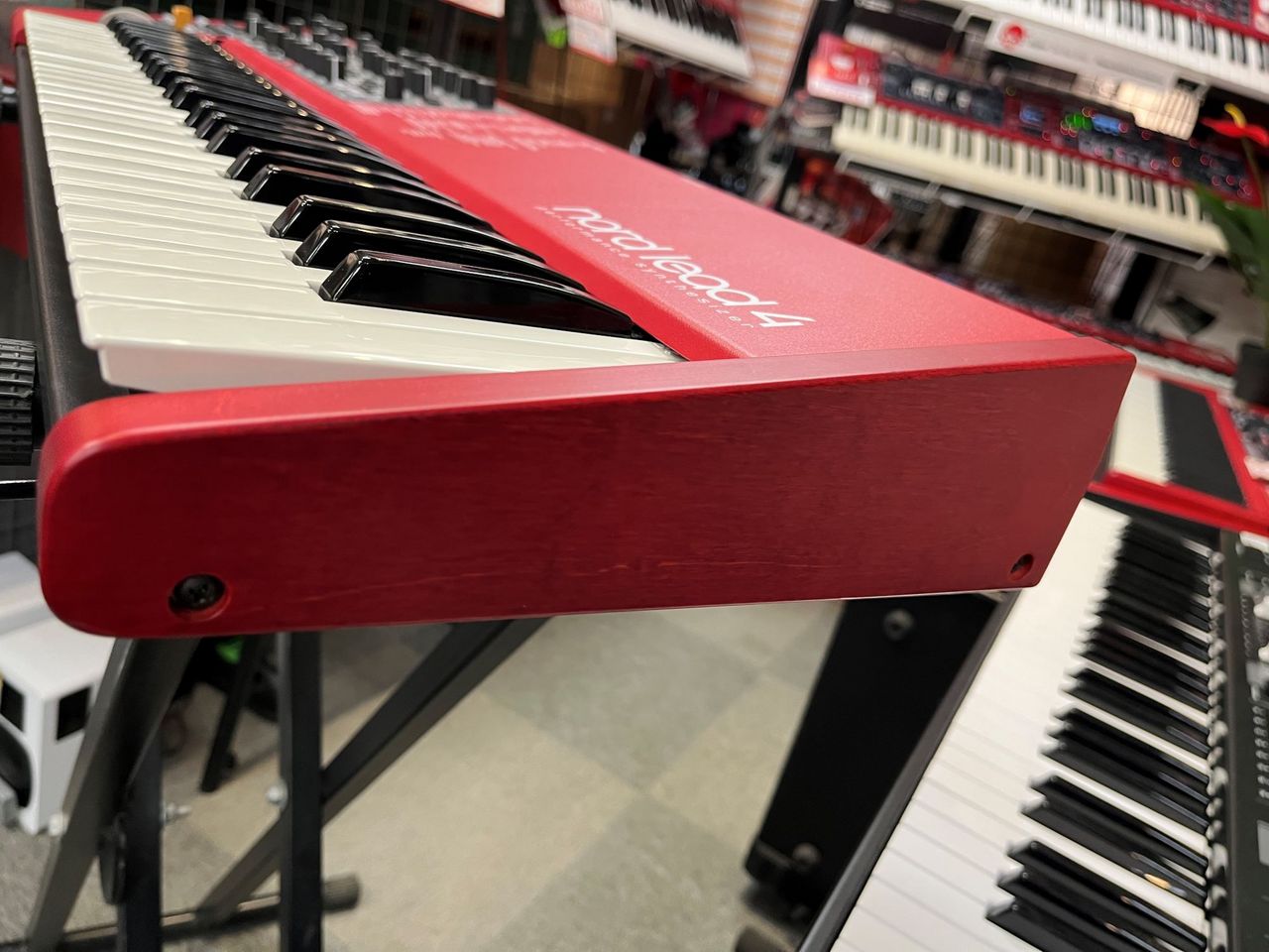 CLAVIA NORD LEAD 4【中古】【汎用ハードケース付】（中古）【楽器検索