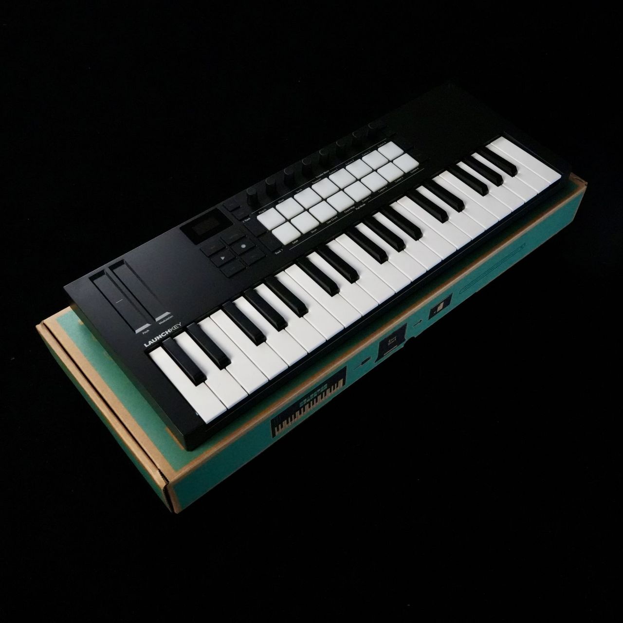 Novation Launchkey 37 Mk4【現品画像】（中古/送料無料）【楽器検索