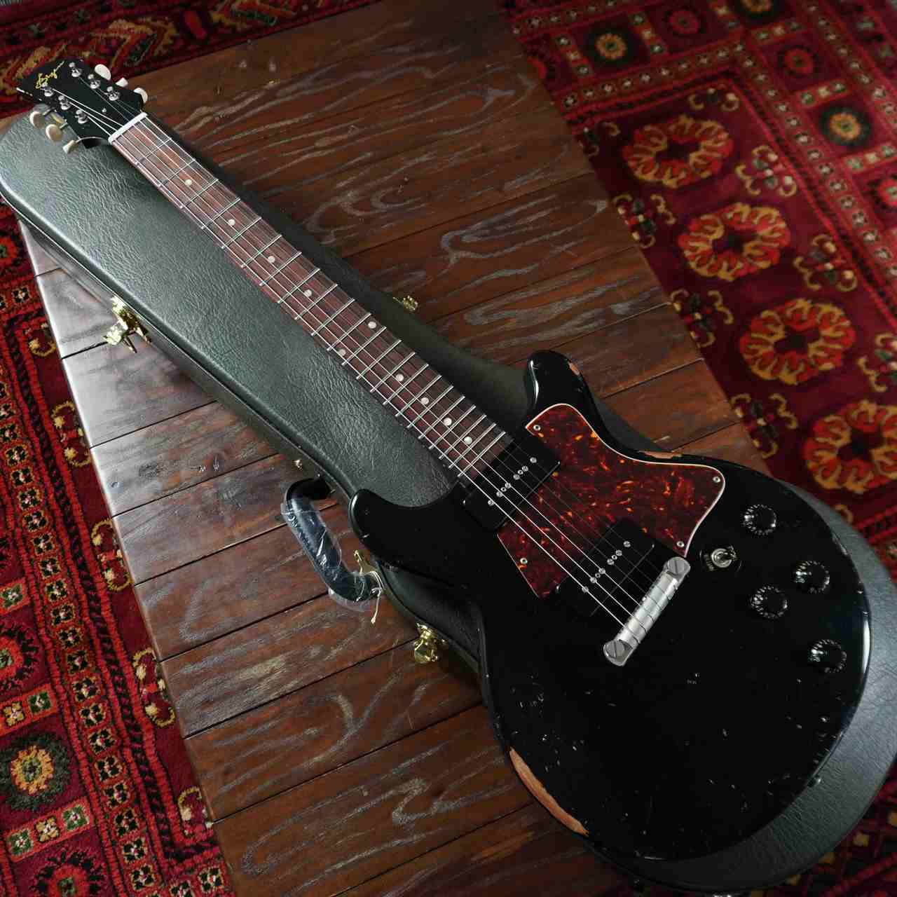 ブラック エレキベース ダブルカッタウェイ Bizen Works Burned Special DC Black Aged w/Gold Stinger