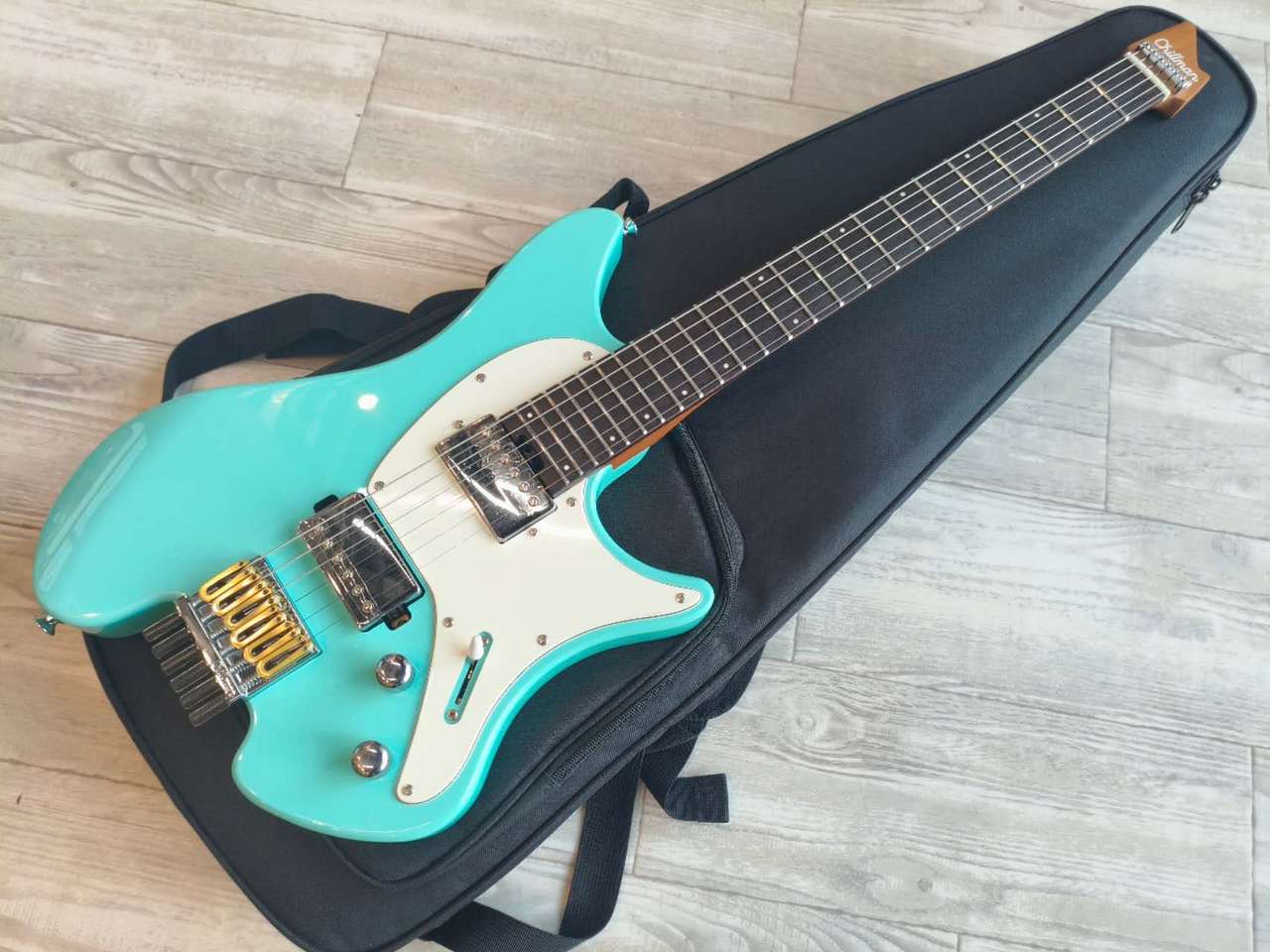 Chillman ERA Series ヘッドレスギター 6弦 ファンフレット Chillman 【新入荷/豪華ケース付属】ERA TRAD STD 6 Turquoise