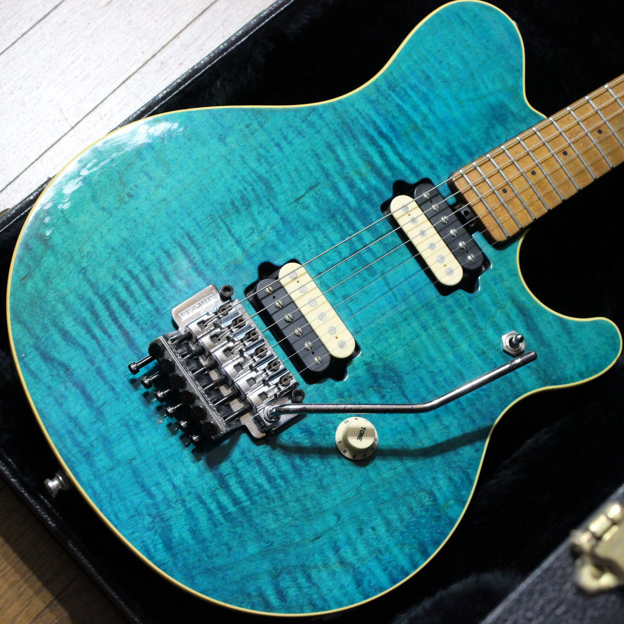 MUSIC MAN EVH Signature VAN HALEN BLUE TRANSLUCENT エディ・ヴァン・ヘイレン  1992年製です。（中古）【楽器検索デジマート】