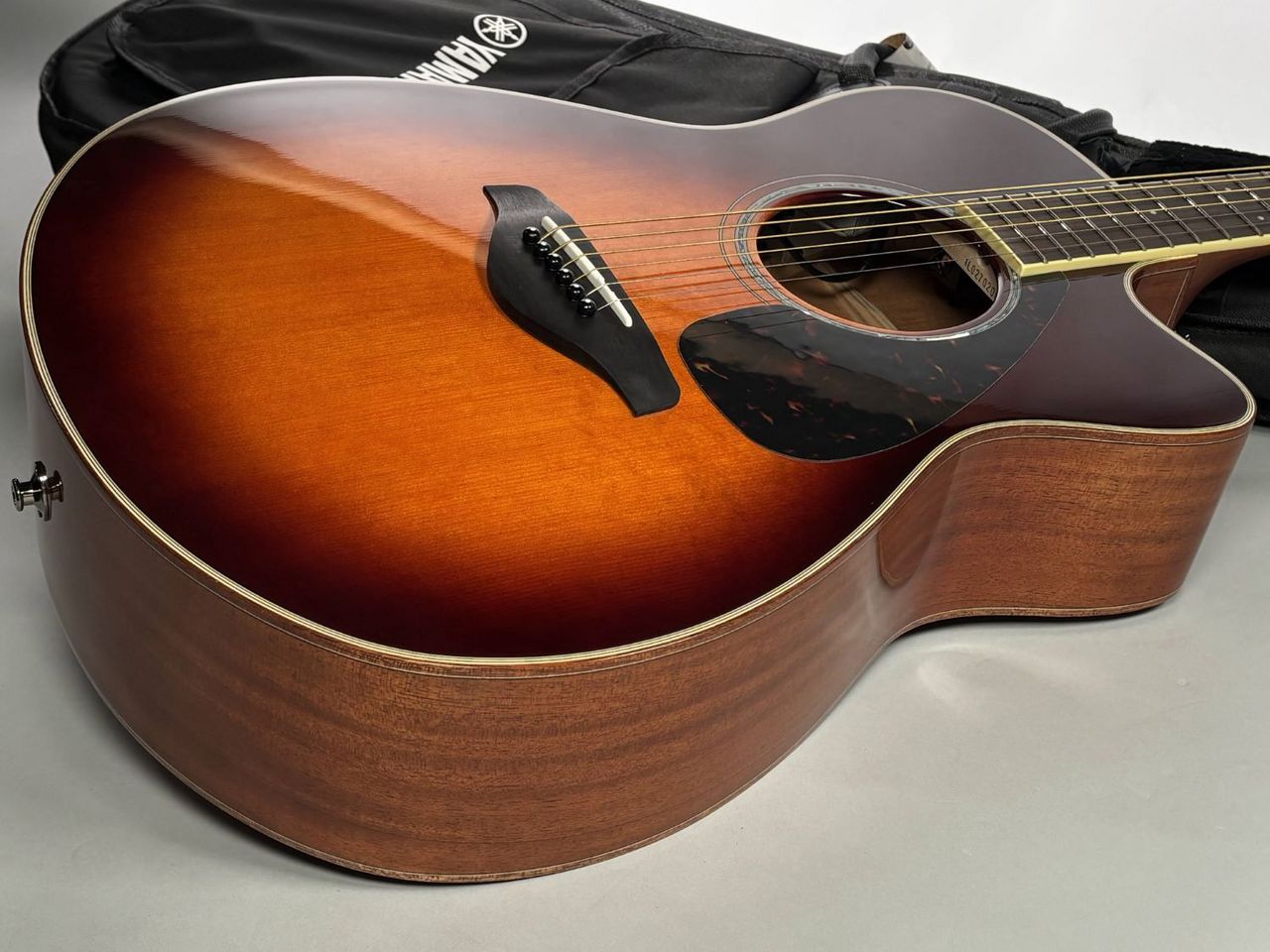 YAMAHA FSX825C BS(ブラウンサンバースト) アコースティックギター