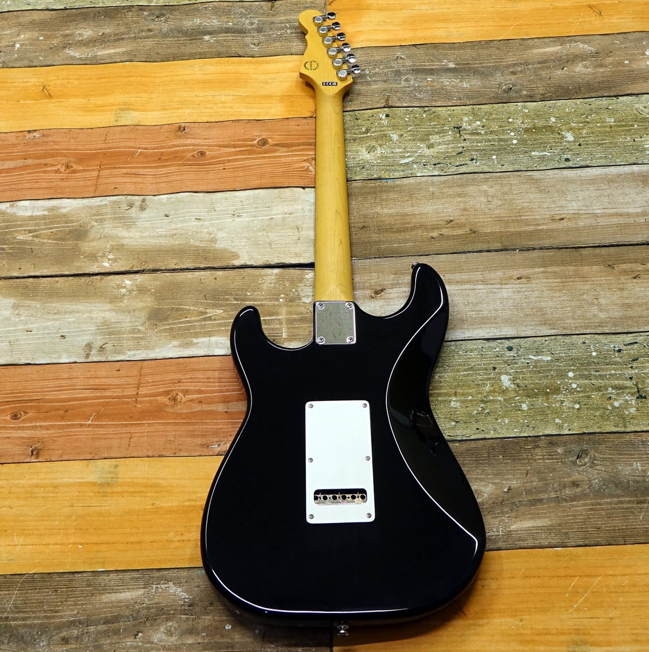 G&L Tribute Series Legacy 3TS (3トーンサンバースト)（新品）【楽器