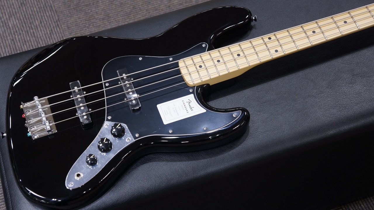 Fender Standard Jazz Bass Maple Fingerboard Black Pickguard