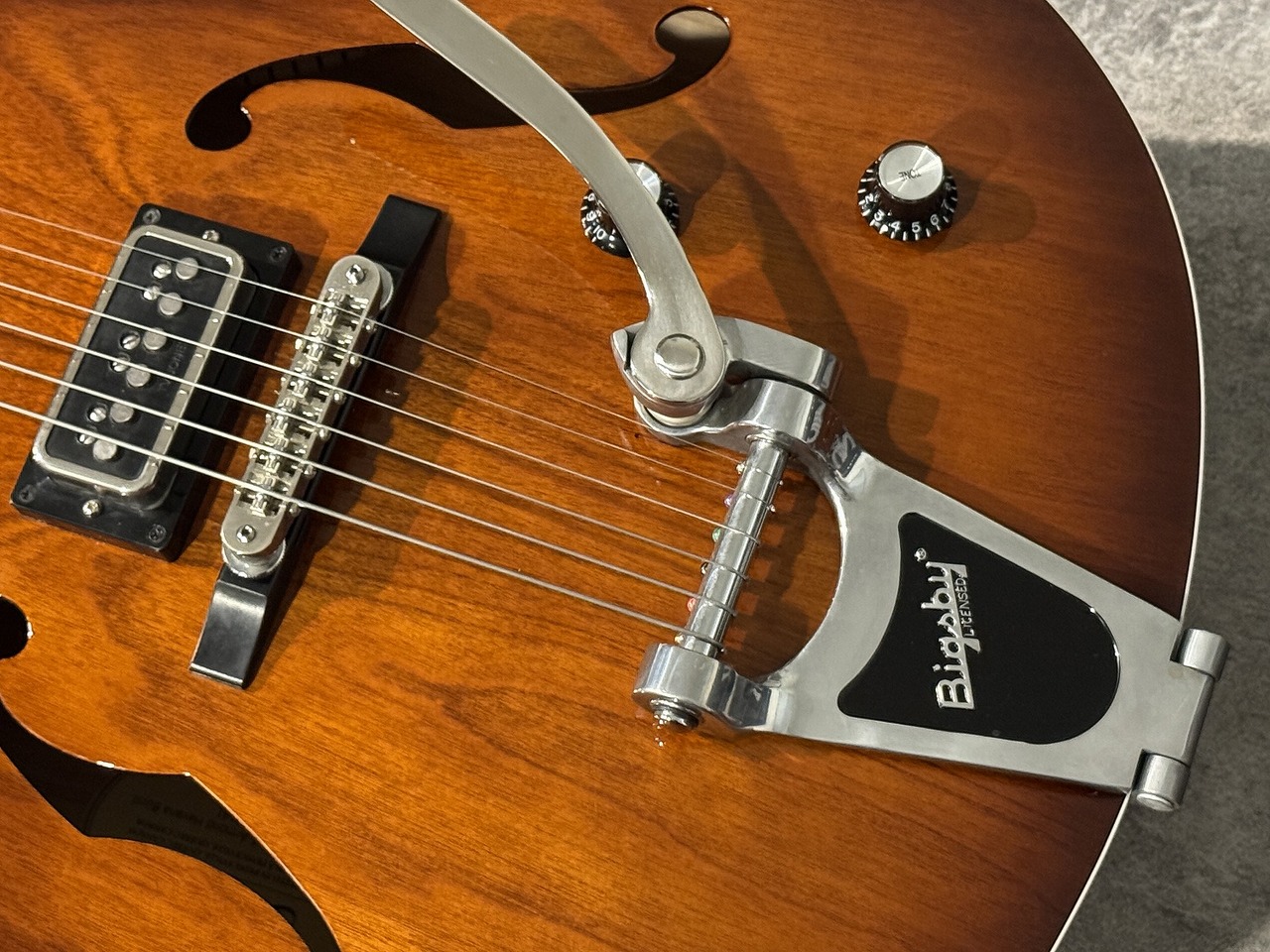 Godin 5th Ave Uptown T-Armond Havana Burst【2.76kg】（中古