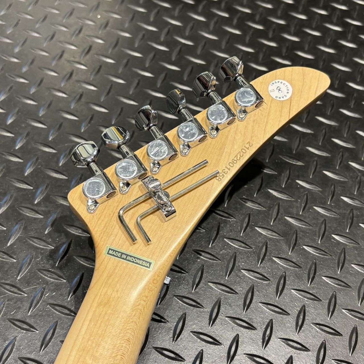 KRAMER エレキベース アイボリー Kramer / The 84 Alpine White クレイマーギター | イシバシ楽器