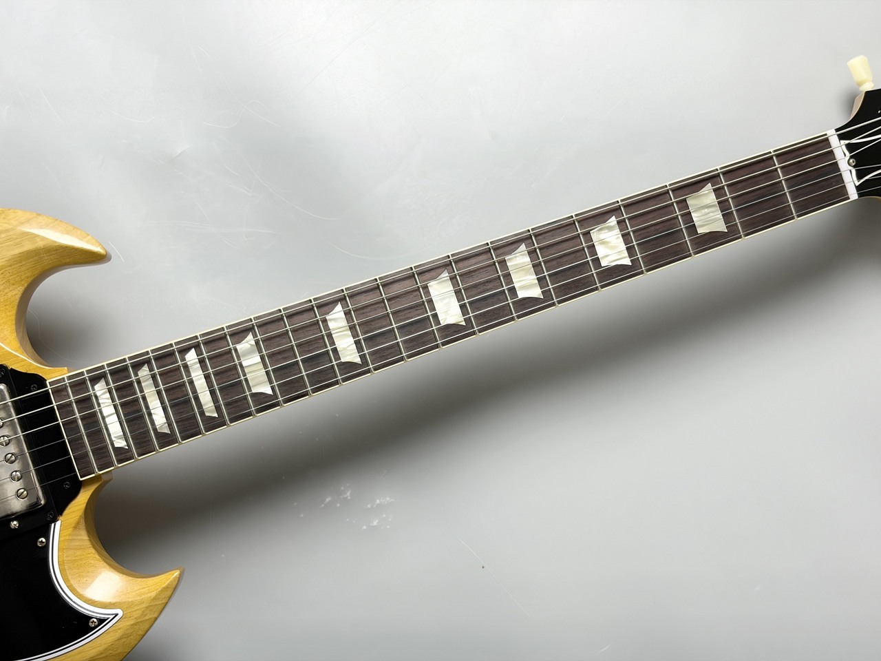 Gibson Custom Shop LE 1964 SG Standard Reissue Korina with Maestro