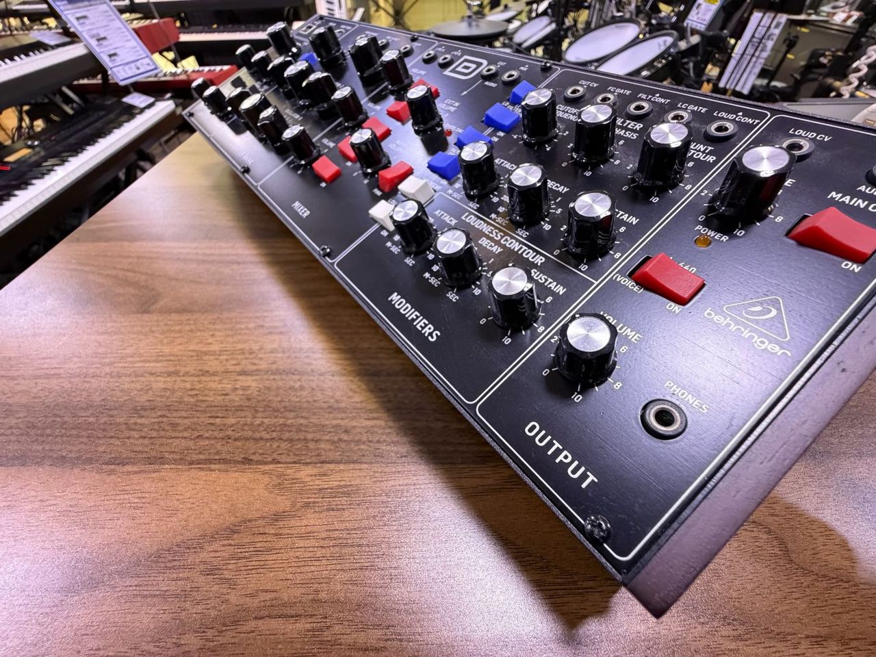 BEHRINGER MODEL D【人気商品】（中古/送料無料）【楽器検索デジマート】
