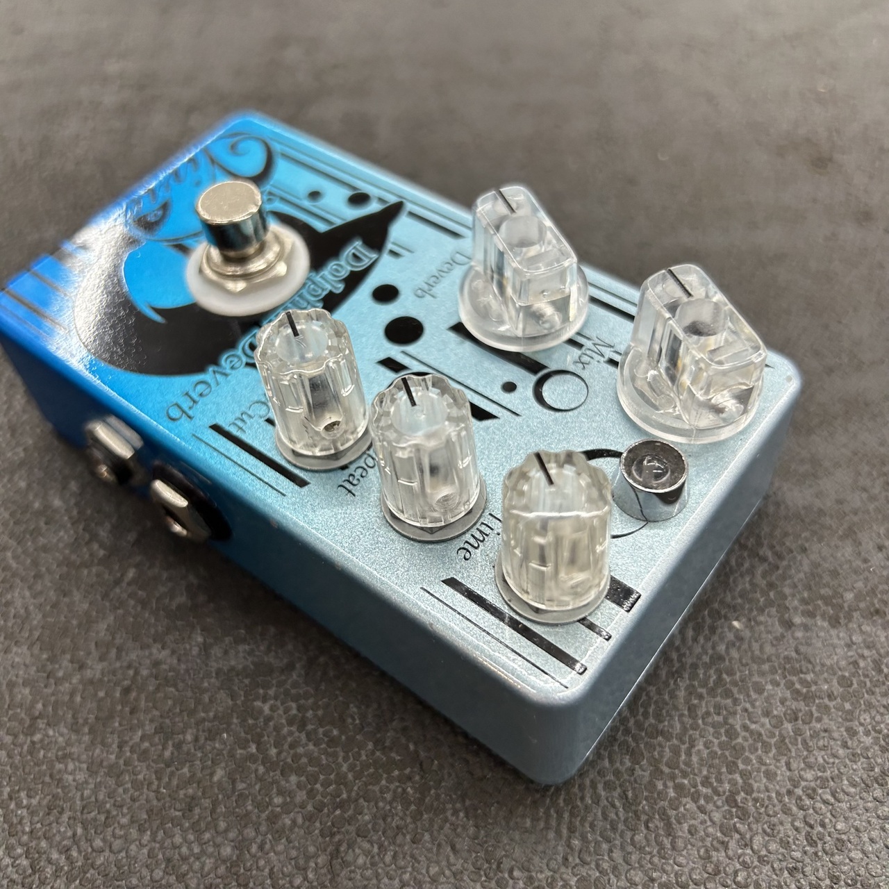 Vivie Dolphin Deverb ディレイ リバーブ Vivie / DolphinDeverbの特徴と使い方等をレビュー。ディレイと
