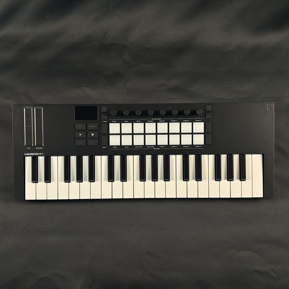 Novation Launchkey Mini MK4 37鍵　美品 novation Launchkey Mini 37 MK4 MIDIキーボード 37鍵 ミニ鍵盤
