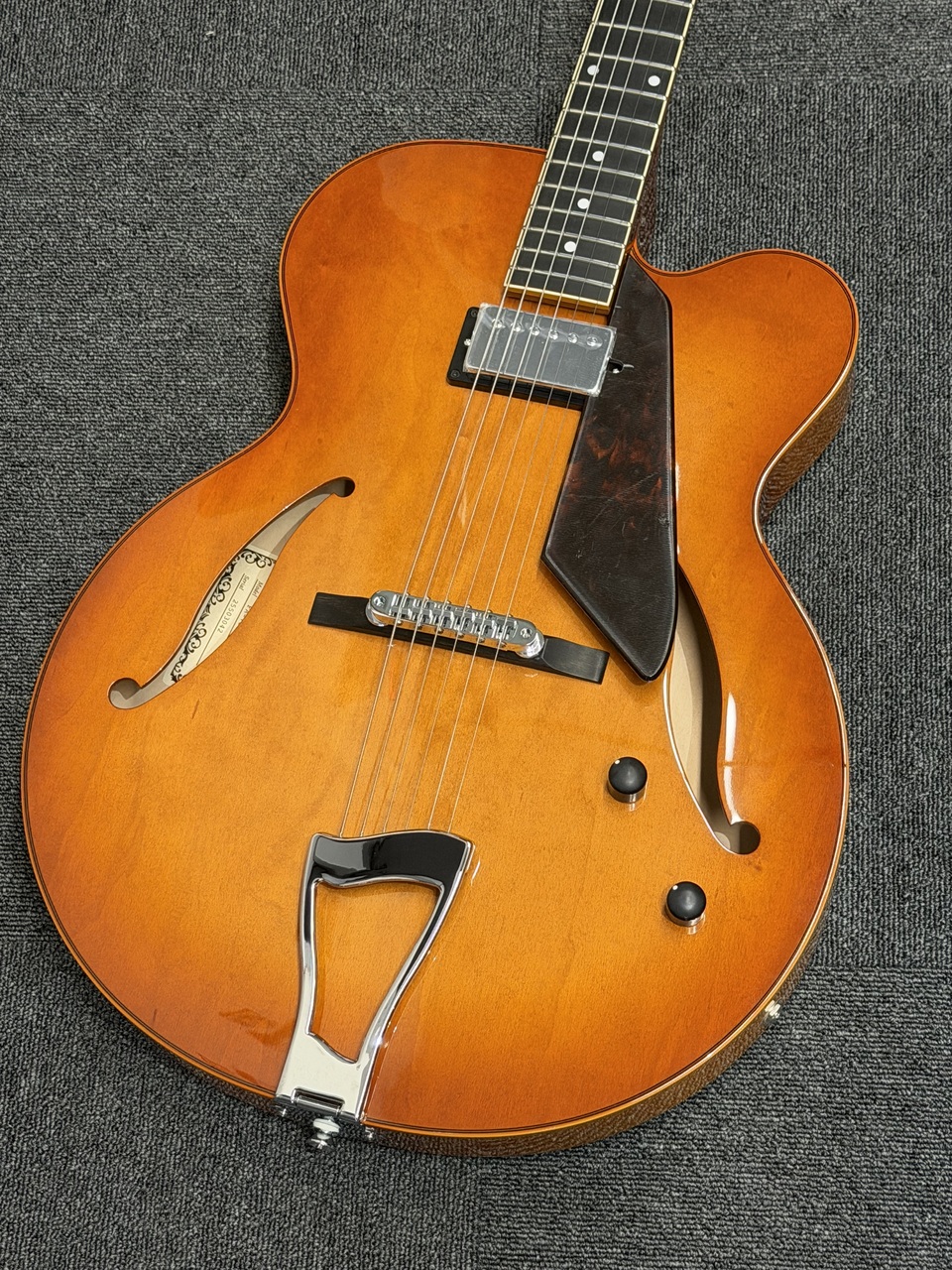 Aria Pro II FA-1000 VLB Violin Burst ウエイト2.75キロ（新品特価