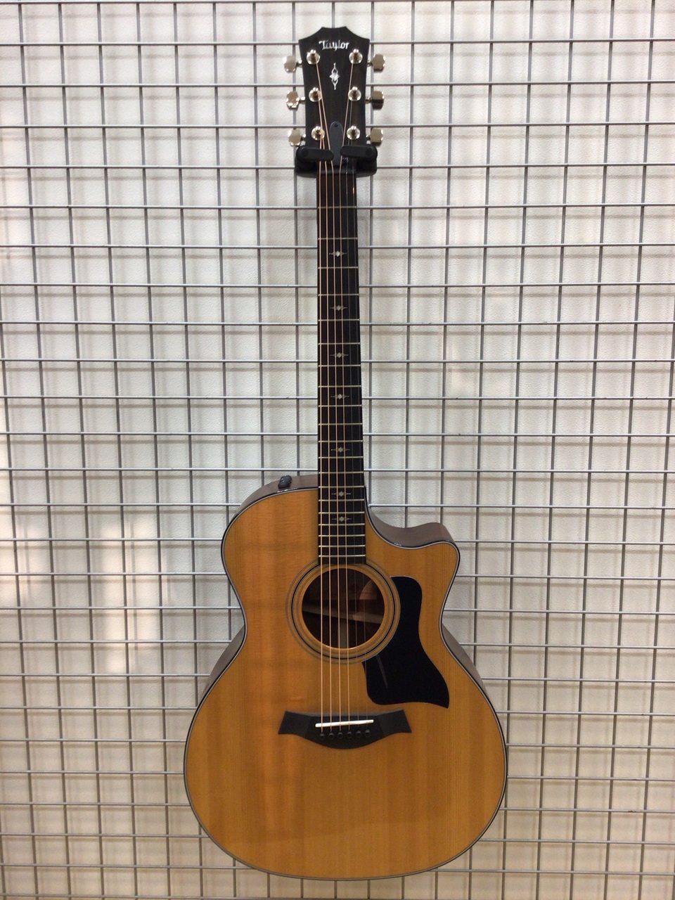 Taylor アコースティックギター ナチュラル Taylorのナチュラルなアコースティックギター テイラーのアコギの