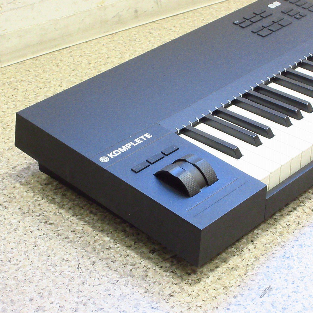 NATIVE INSTRUMENTS Komplete Kontrol S88 Mk2 【横浜店】（中古