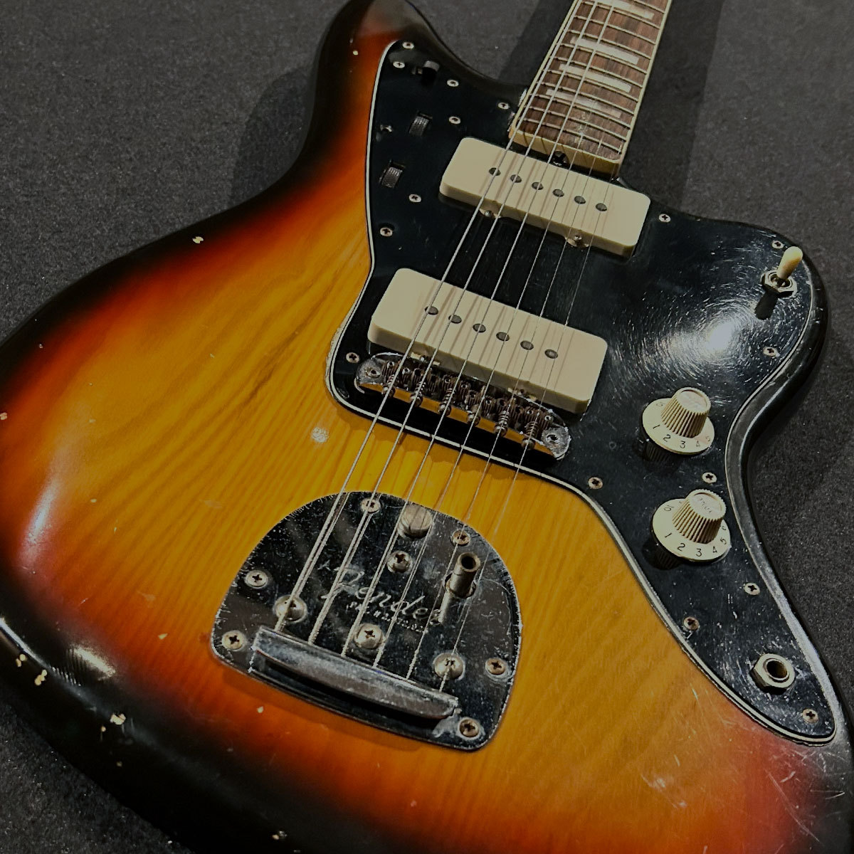 Fender 1977 Jazzmaster Sunburst（ビンテージ）【楽器検索デジマート】