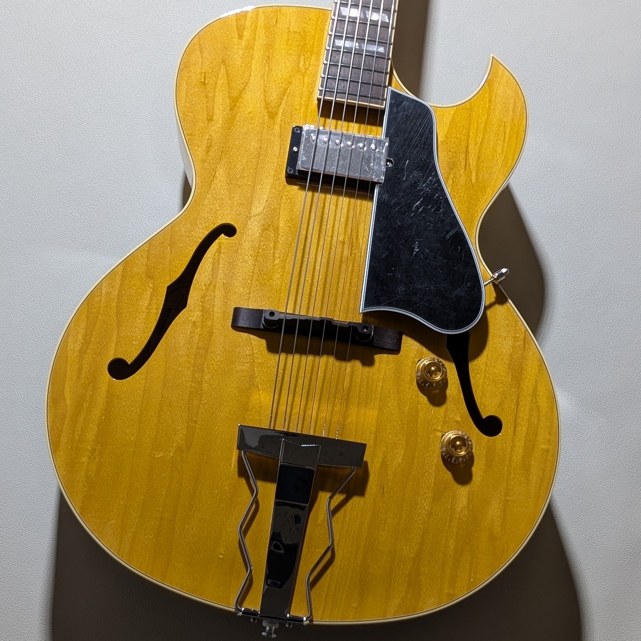 Archtop Tribute AT105 -Natural-【2.83kg】（中古）【楽器検索