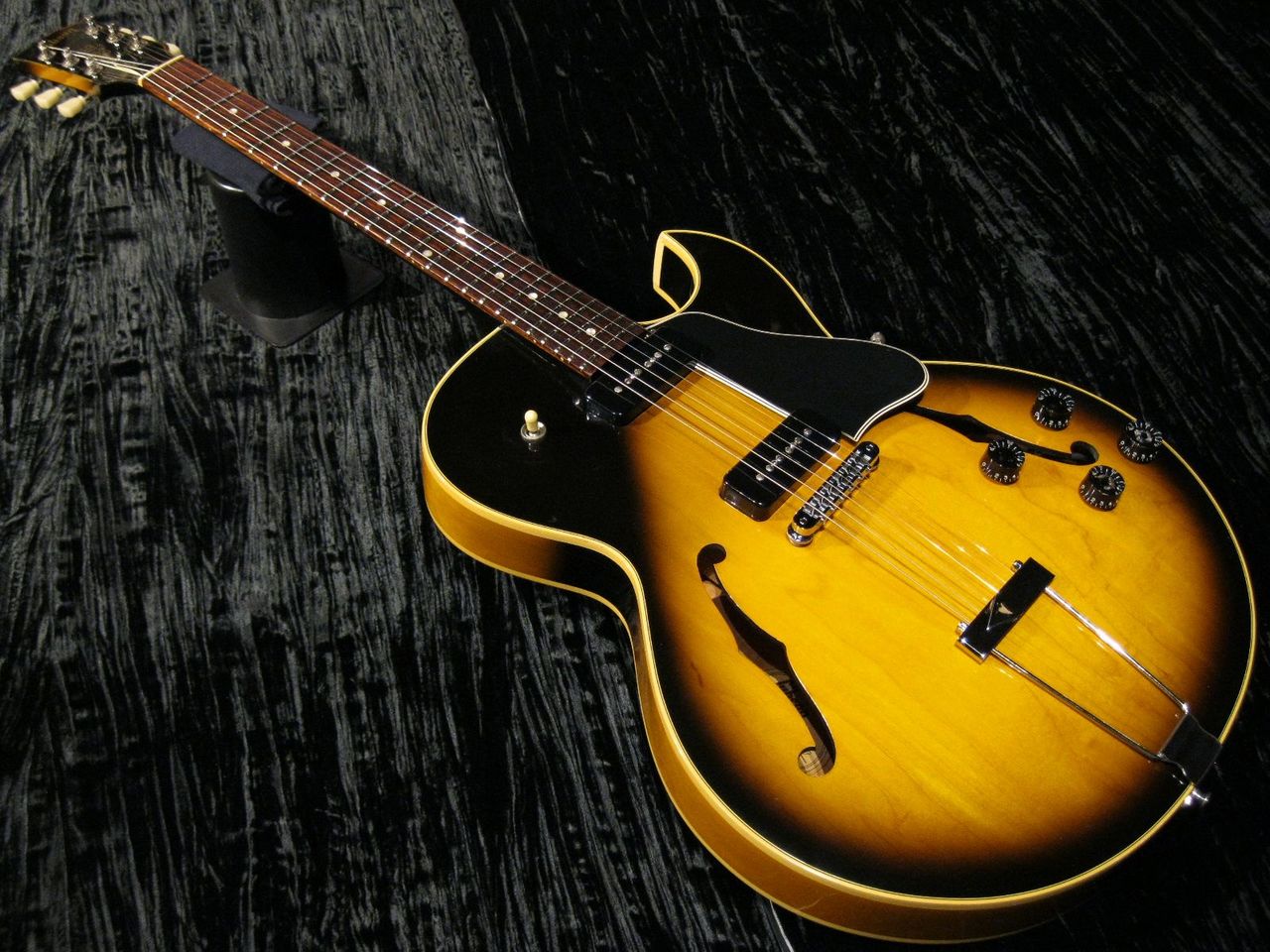 Gibson ES-135 Vintage Sunburst（中古）【楽器検索デジマート】