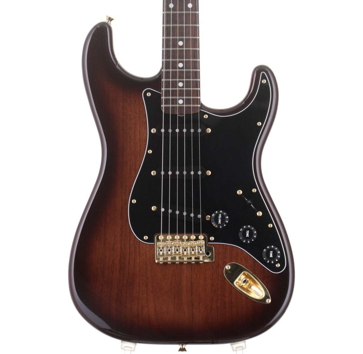 Fender FSR Traditional 60s Stratocaster Walnut Gold Hardware