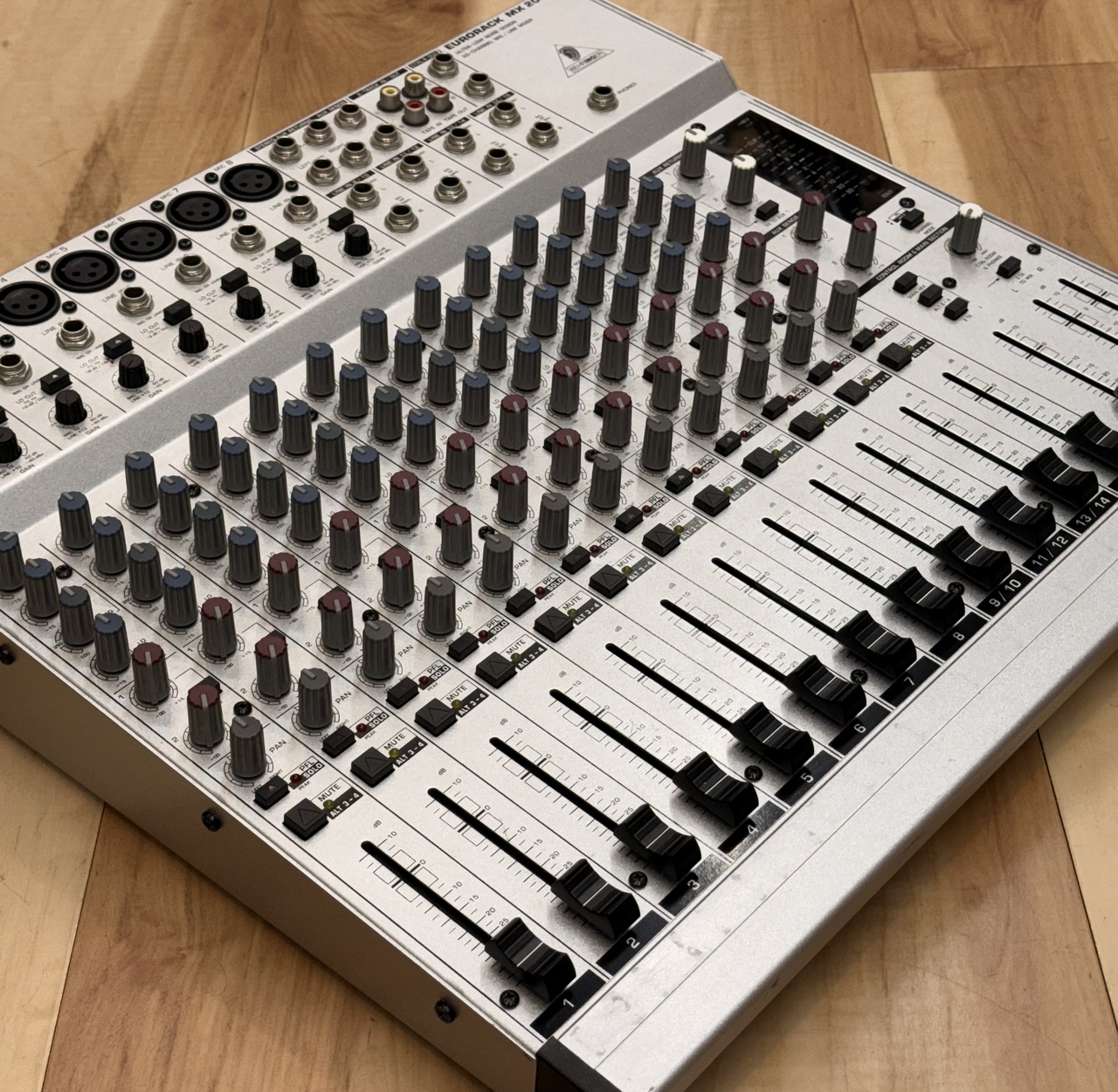 BEHRINGER EURORACK MX2004A（中古）【楽器検索デジマート】