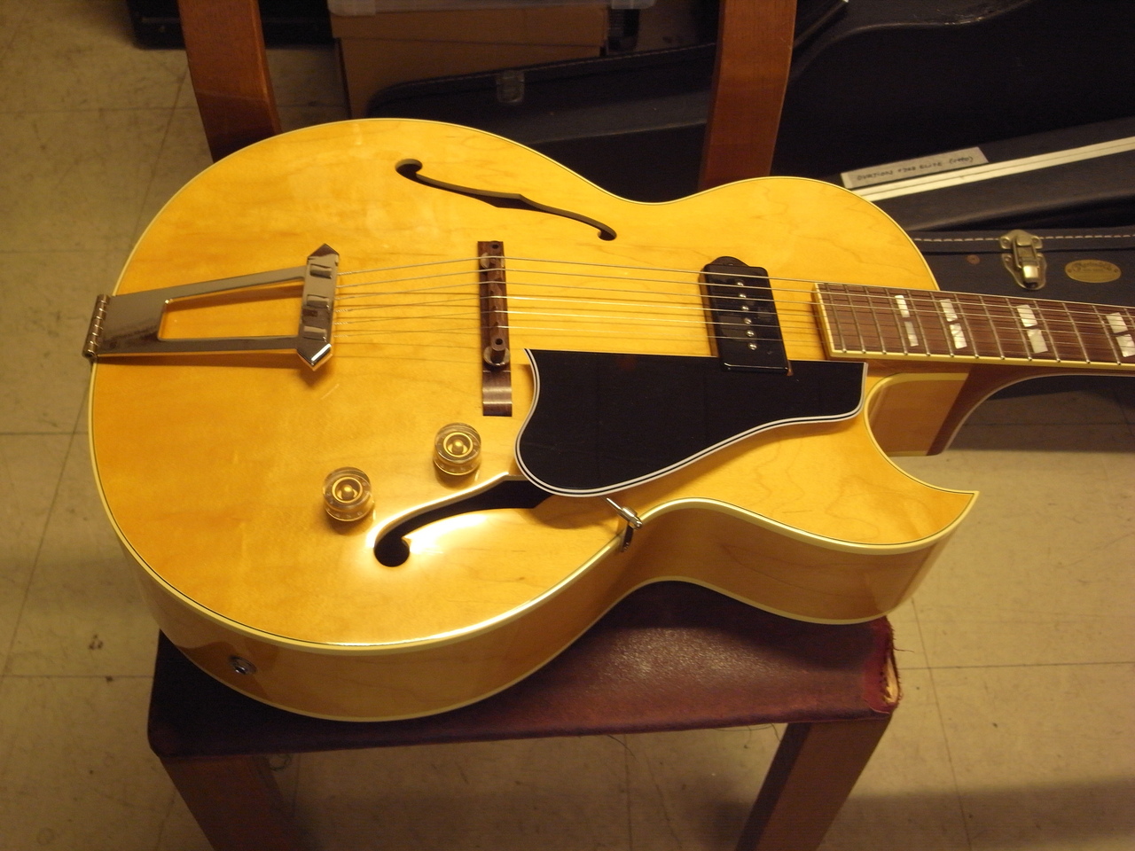 ギター Archtop Tribute AT175 Sunburst Archtop Tribute AT175 Sunburst - メルカリ