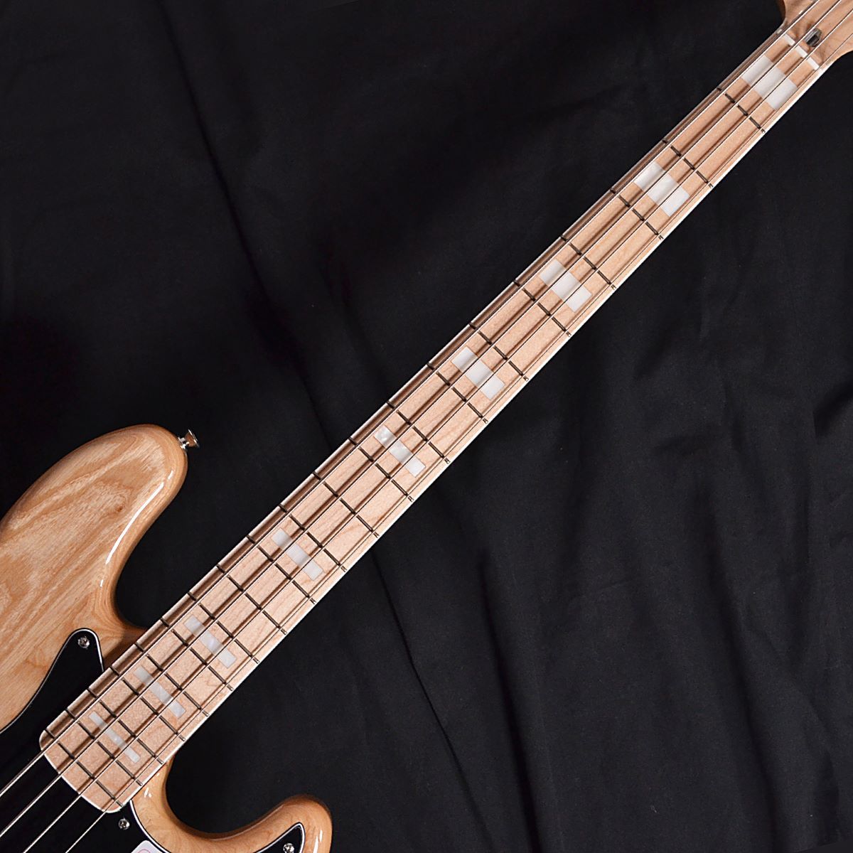 Fender Made in Japan Traditional 70s Jazz Bass Maple Fingerboard