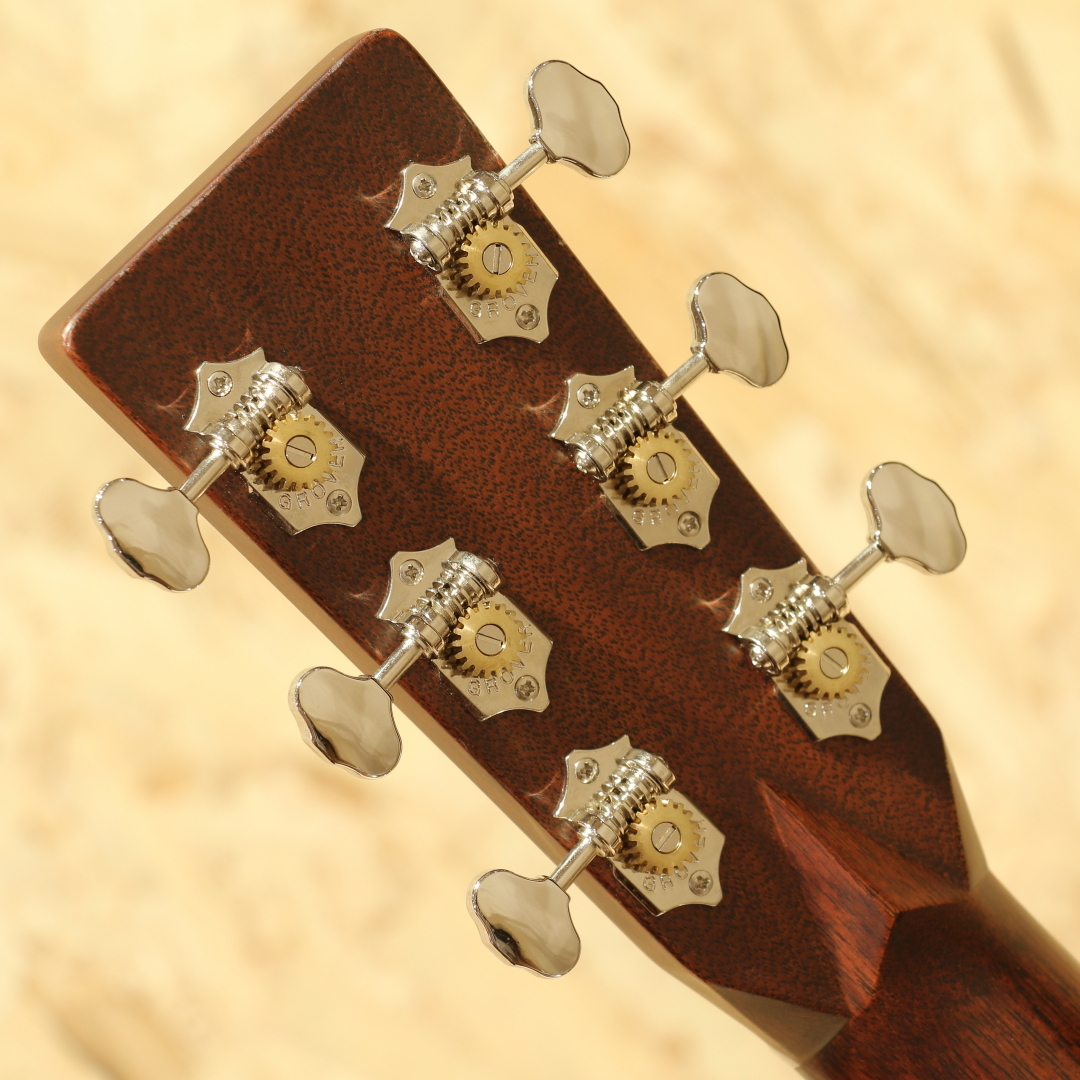 Martin D-28 standard PU付き　美品ハードケース付き Amazon.com: Martin Guitar D-28 Modern Deluxe Acoustic Guitar