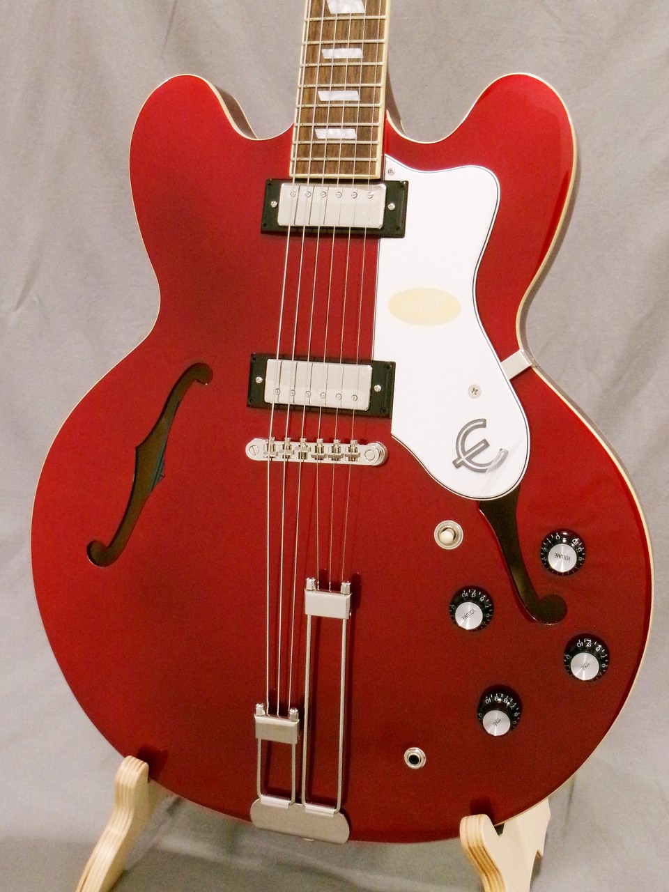 みあさん専用　Epiphone リビエラ/ビグズビ付き　赤  ハードケース付き みあさん専用 Epiphone リビエラ/ビグズビ付き 赤 ハードケース付き