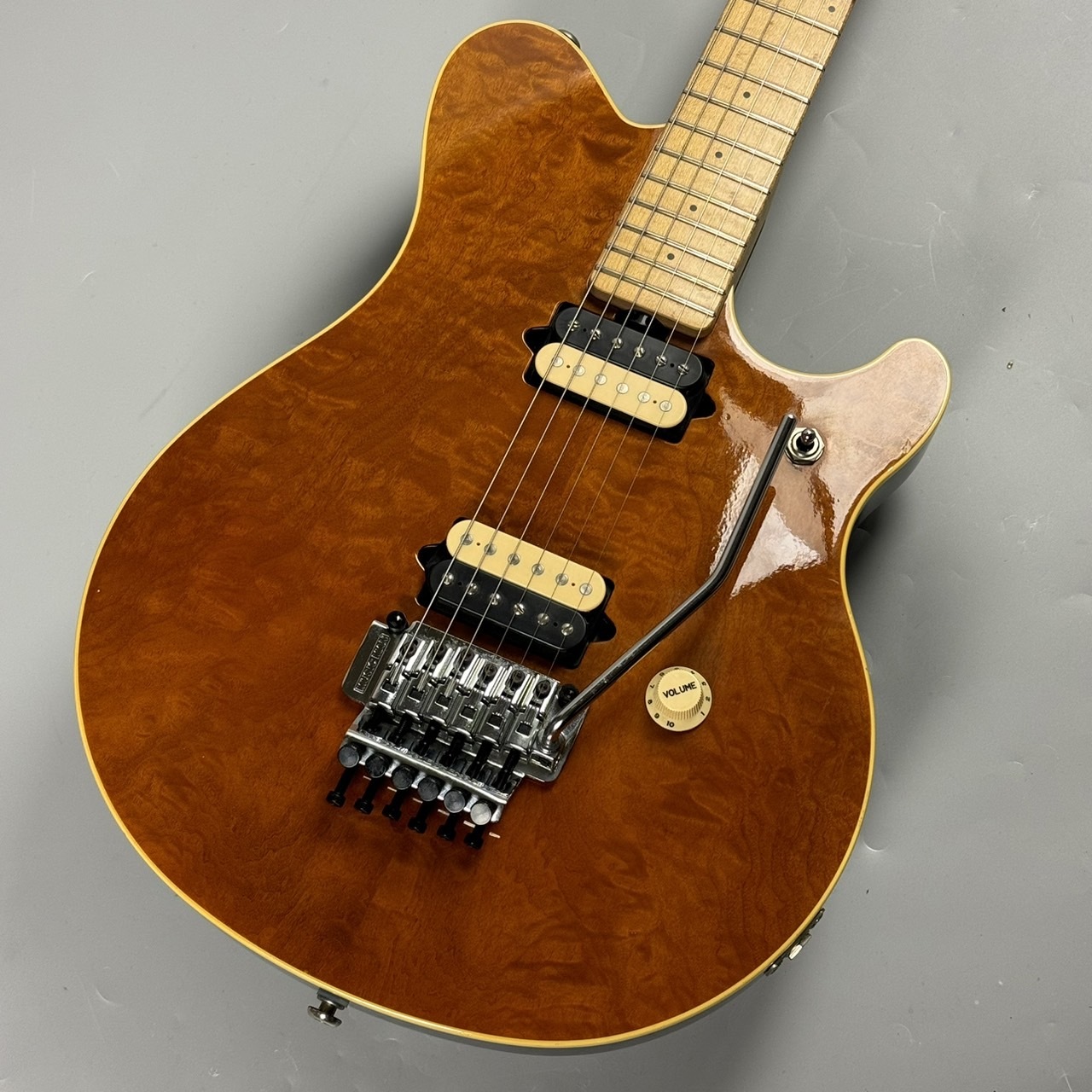 MUSIC MAN AXIS EX Translucent Gold エレキギター【現物写真】（中古 