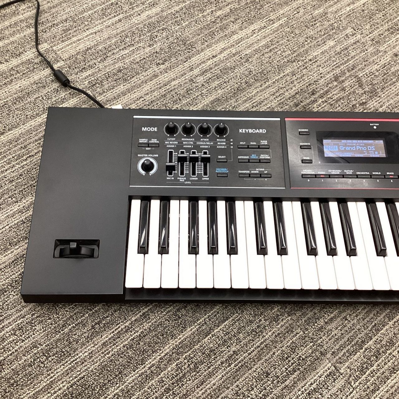 【中古】Roland Juno-DS 61限 Roland JUNO-DS 61 Synthesizer - What To Know & Where To Buy