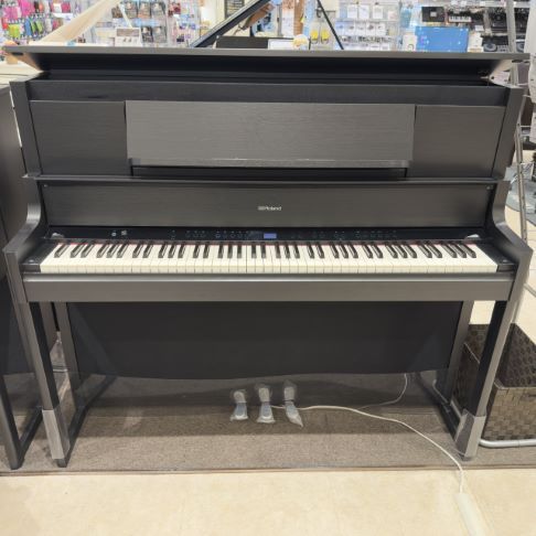 Roland RP-401R-LWS デジタルピアノ Roland - News Release - 好評の初心者向け電子ピアノに台数限定