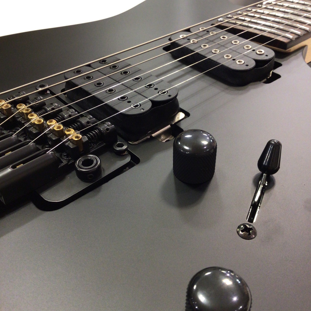 Sire Larry Carlton X6 6-String Headless Black Satin【ラリー