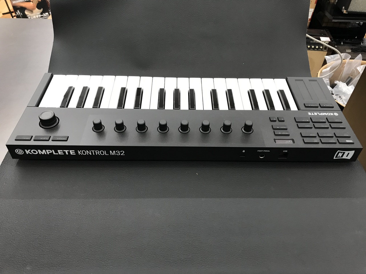 NATIVE INSTRUMENTS KOMPLETE KONTROL M32（中古）【楽器検索デジマート】
