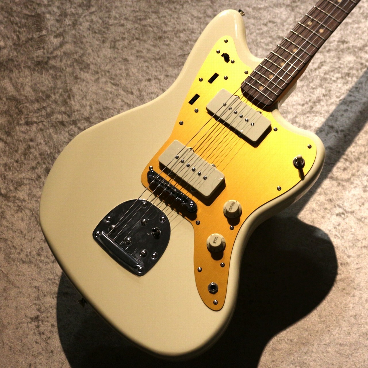 Squier J Mascis Jazzmaster 超軽量 3.4kg台 Squier by Fender 【人気モデル!】J Mascis Jazzmaster ~Vintage White