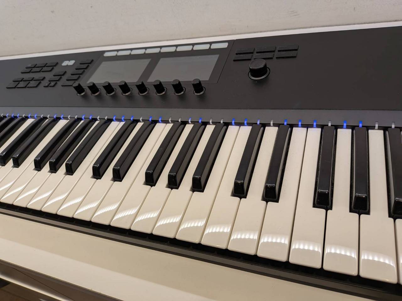 NATIVE INSTRUMENTS KOMPLETE KONTROL S49 MK2 MIDIキーボード 49鍵盤 
