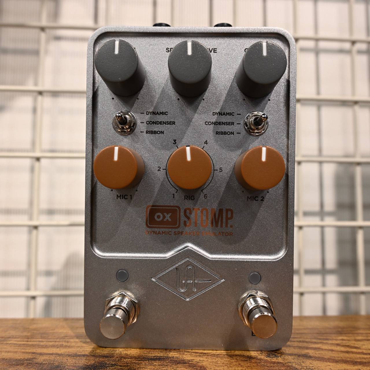 Universal Audio UAFX OX Stomp. Dynamic Speaker Emulator