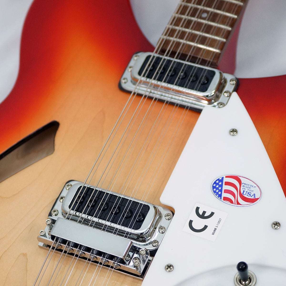 Rickenbacker Model 330/12 Fireglo [12弦モデル]（新品）【楽器