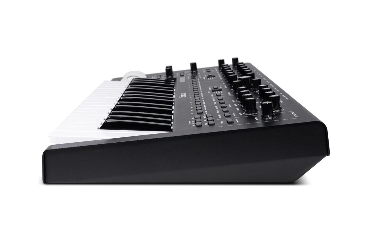 Moog Messenger アナログシンセサイザー Moog Messenger | Moogの名機のDNAを受け継ぎながらも、独自の