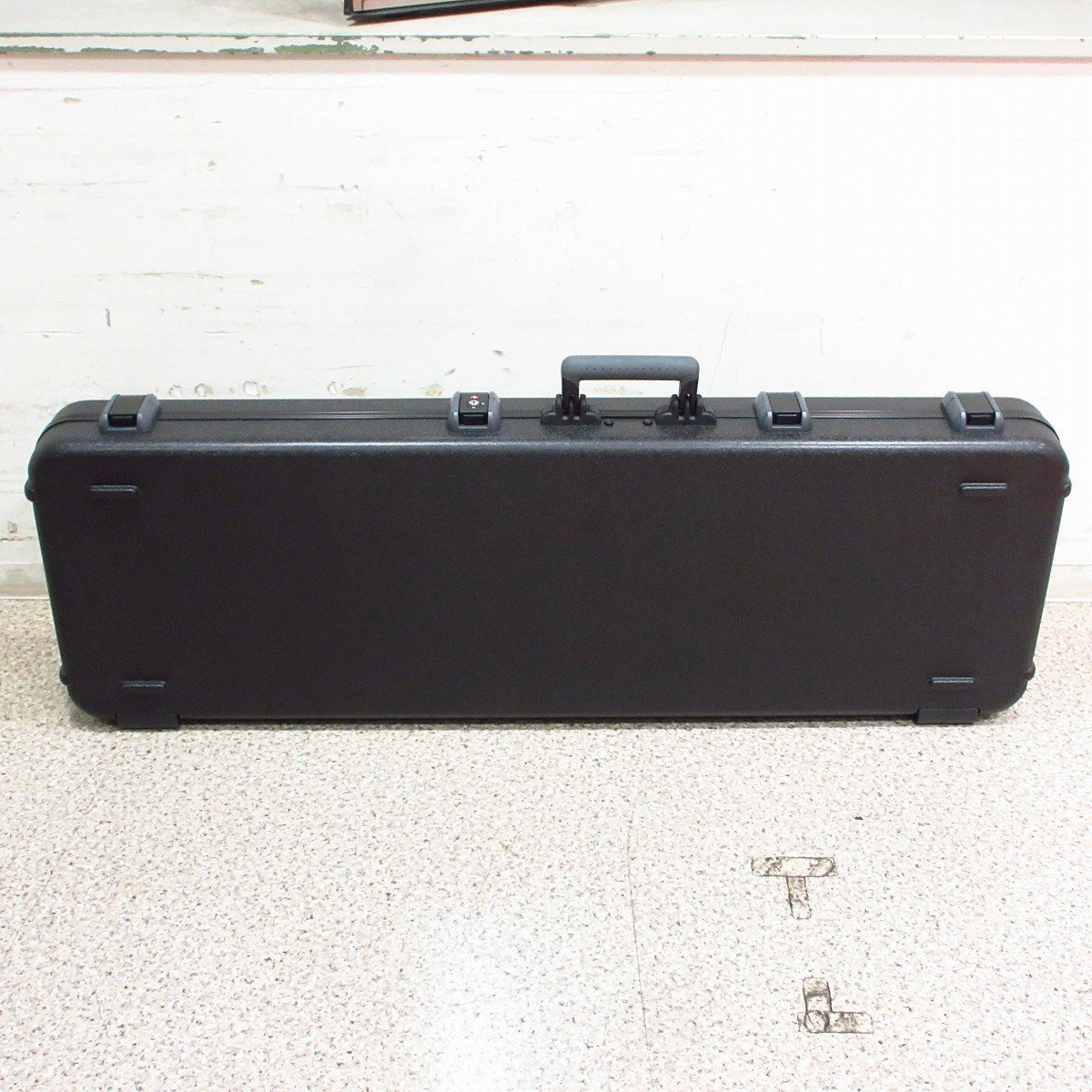 Fender Deluxe Molded Bass Case ベース用ハードケース 【横浜店
