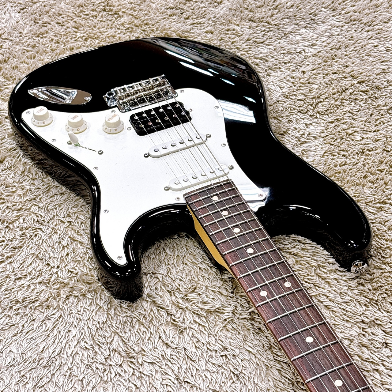 Suhr Classic S エレキギター ブラック HSS 4000161_r1.jpg