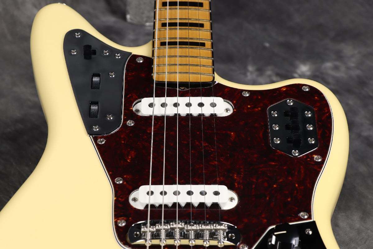 Fender Vintera II 70s Jaguar Maple Fingerboard Vintage White