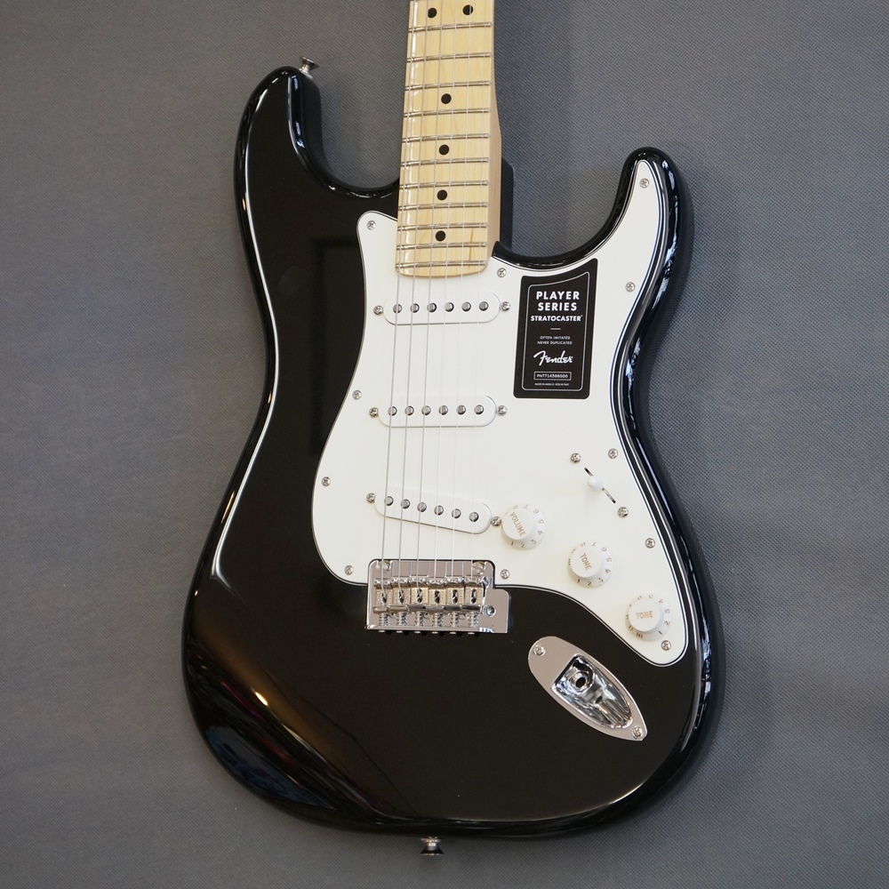 Fender Player Stratocaster Maple Black背面に1cmほど傷があります