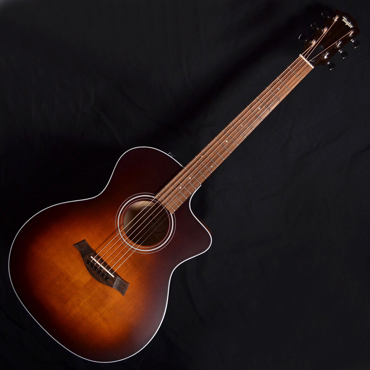 Taylor EG-214ce Urban Ash Tobacco Sunburst【現物画像