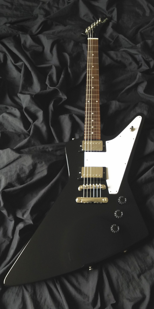 Epiphone　エクスプローラー　マッドブラック　ギター Amazon | Epiphone Explorer Ebony エレキギター